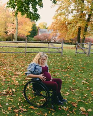 Ali Stroker Instagram - Hard to articulate how grateful I feel to have the ability to carry my baby for 9 months. It’s been a gift and a dream come true. This has been a real privilege. The body is miraculous. We can’t wait to meet you so soon little guy! 

📸 by @jennyandersonphoto 
💄& 💆‍♀️ @katnejatbeauty 
👗 @hatchgal