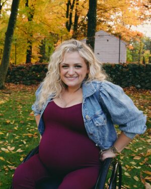 Ali Stroker Instagram - Hard to articulate how grateful I feel to have the ability to carry my baby for 9 months. It’s been a gift and a dream come true. This has been a real privilege. The body is miraculous. We can’t wait to meet you so soon little guy! 

📸 by @jennyandersonphoto 
💄& 💆‍♀️ @katnejatbeauty 
👗 @hatchgal