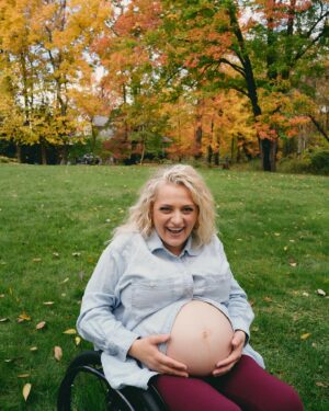 Ali Stroker Instagram - Hard to articulate how grateful I feel to have the ability to carry my baby for 9 months. It’s been a gift and a dream come true. This has been a real privilege. The body is miraculous. We can’t wait to meet you so soon little guy! 

📸 by @jennyandersonphoto 
💄& 💆‍♀️ @katnejatbeauty 
👗 @hatchgal