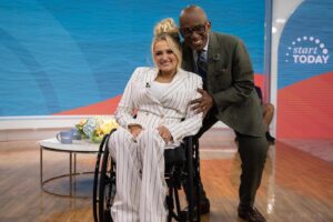 Ali Stroker Instagram - Loved so much being on the @todayshow this morning chatting about Richard III which is now streaming on @pbs #greatperformances !!! 

And a special thank you to @katnejatbeauty and @madisonguest for my glam and styling! You made this mama feel so good! 

📸: @photonate