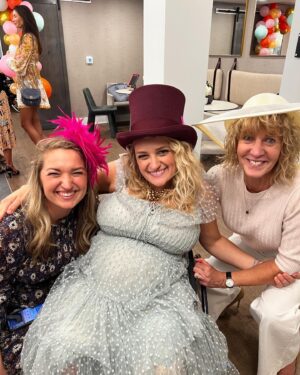 Ali Stroker Instagram - Oh what an amazing Baby Shower Tea Party we had! I felt so loved! Thank you to all these ladies for showing up for me yesterday! A very special thank you to my sis and mom and “the committee” for pulling off this extravaganza! I am so full!!! Love you so much!🤰🚿☕️🎉🎈👯‍♀️
@torymorelli @jodyschleicher @chelsea.stroker.caulder @kellyareilly @allileigh3