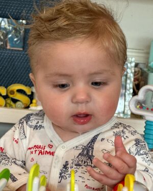 Ali Stroker Instagram - Happy 5 months Jess! You are our world! Thanks for the best 150 days of our lives! We love you like crazy!❤️❤️❤️❤️❤️❤️

Photos by Pop Pop @coachstroker