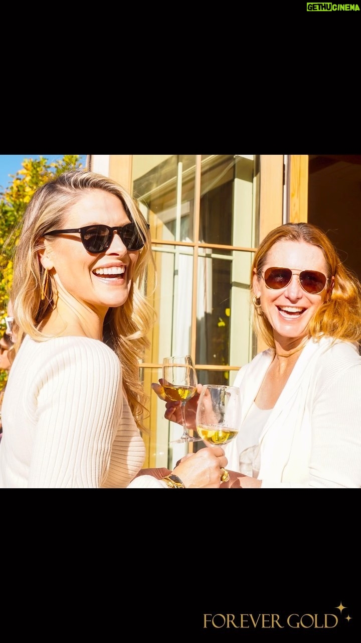 Ali Larter Instagram - Golden moments last night! I’m so thankful for all my friends and to be able to share this dream! ✨🍷✨