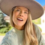 Ali Larter Instagram – It’s fall y’all! My favorite season of the year. Let the warm browns, greens, and yellows reign supreme. 🍁