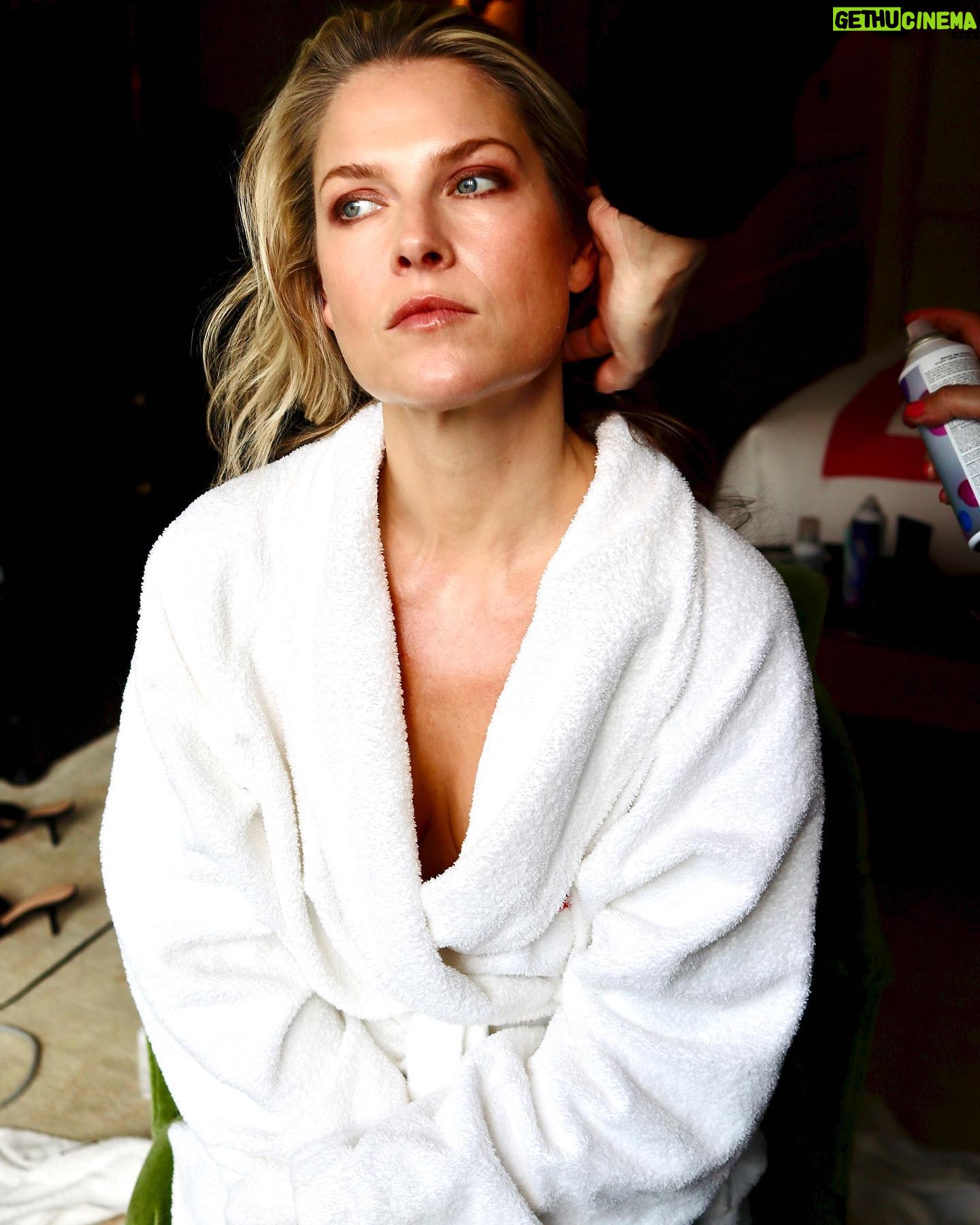 Ali Larter Instagram - The Bare Magazine. Thank you for the profile shot through your artist’s eyes. @tina_turnbow Link in my bio for the latest issue.