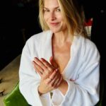 Ali Larter Instagram - The Bare Magazine. Thank you for the profile shot through your artist’s eyes. @tina_turnbow Link in my bio for the latest issue.