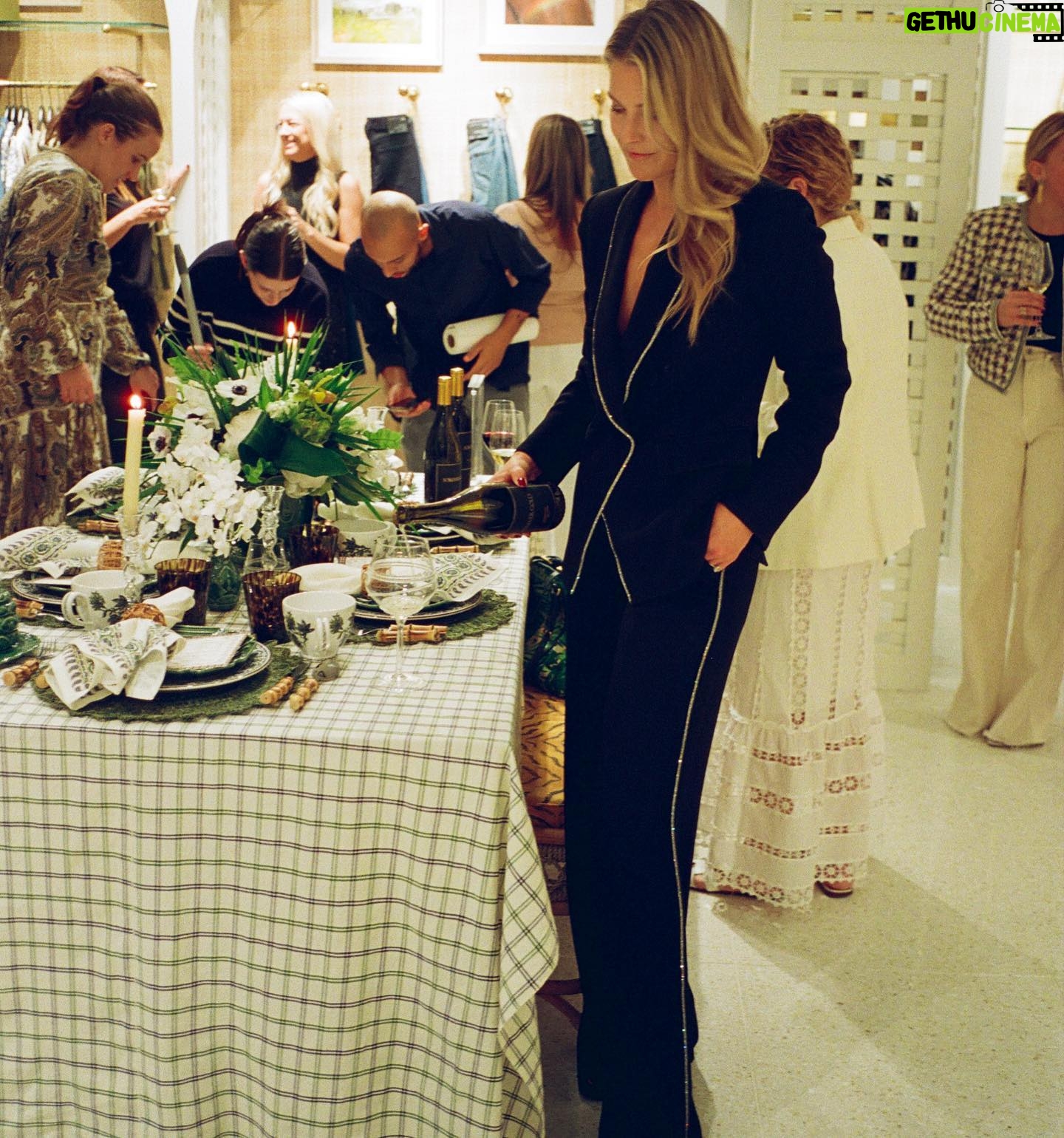 Ali Larter Instagram - ✨VB x FG✨This beautiful full moon night in Palm Beach, the dear friends, the killer suit and diamond danglers, and the wine made it all devilishly divine. Cheers to more Forever Gold moments! 🌕