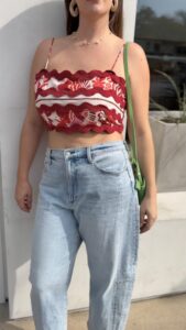 Ali Tate Cutler Instagram - I normally wouldn’t gravitate towards a loose crop top with midriff and back exposed but I think we should do something everyday that pushes us a bit out of our comfort zones 🤷‍♀️ I just started trying the cult fave @stitchfix so I can try new trends with no strings attached. Also my brain power is saved for the other stuff because my Stitch Fix stylist picks out the best pieces for me. In LOVE ❤️ with this look! #stitchfixpartner #StyleYouCanFeel #stitchfixstyle
