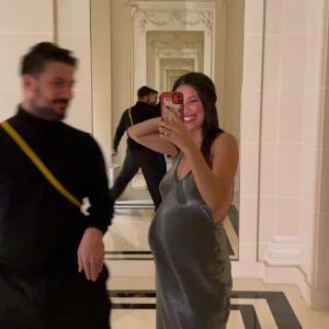 Alia Chergui Instagram - Last Night pour l’anniversaire d’ @alisunaoff 🎂On a dîner chez le meilleur chinois de Paris chez @parislili au @thepeninsulaparis 🖤
 #birthday #🎂