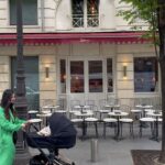 Alia Chergui Instagram - Mama est de sortie pour son birthday surprise mais elle n’est pas encore au courant 😁 @lyndanh09 nous a dit la veille que le thème était emily in Paris 😆 le thème est respecté ? J’ai mon bérets dans la poussette lol
