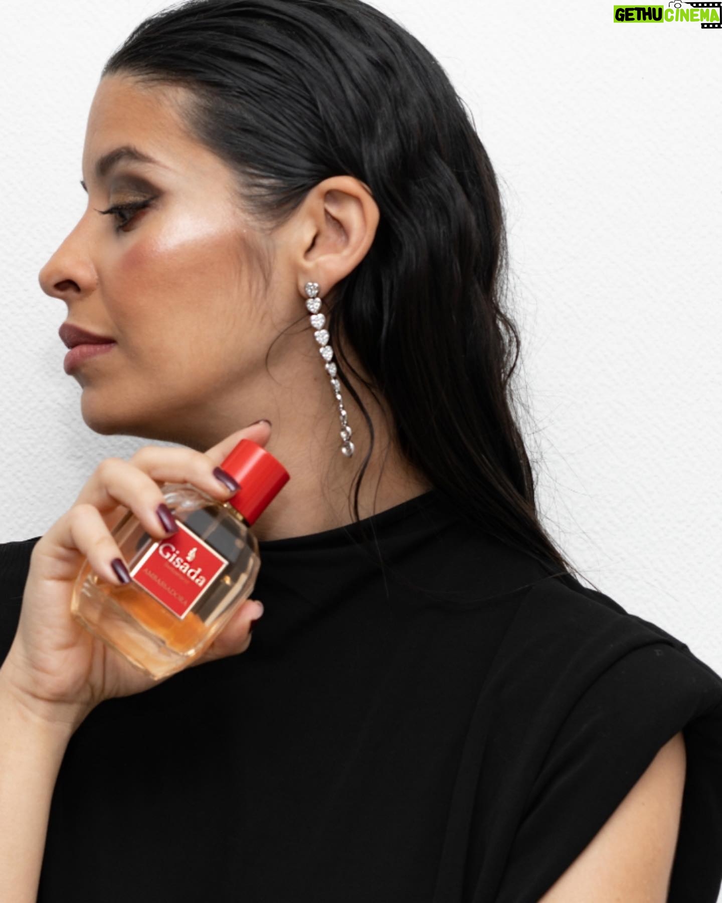 Alia Chergui Instagram - Éveillez vos sens avec l’essence intemporelle de @gisadaofficial , une symphonie olfactive captivante qui transcende l’élégance. L’art de la séduction, encapsulé dans chaque goutte. #gisada #fragrance Collaboration DA @focalisations