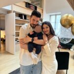 Alia Chergui Instagram - HAPPY BIRTHDAY TO « Nous » 🎂🎉 On a eu tellement de surprises que jamais on aurait imaginé une seconde qu’on allait nous refaire un anniversaire surprise avec @ely_gypset 💗 Un grand Merci @lyndanh09 pour toutes ces surprises que tu nous as organisées, c’était incroyable, on s’y attendait tellement pas 😄 Merci a vous les filles pour votre bonne humeur, vos cadeaux et surtout votre présence 🤍 @floracoquerel @emiliehigle @evacolas @malikamenard14 @vaimalama @latifa_lake @coralineball @histoiredekate Farida @alexandra_zimny Je vous souhaite à tous d’avoir des amies extraordinaires comme les miens 🤍 @tableauxparis @impressiongourmande @maisonfleursfabre @hoteldepourtales #birthdaygirl