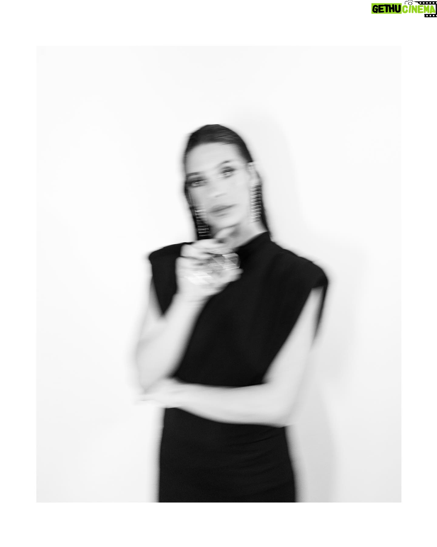 Alia Chergui Instagram - Éveillez vos sens avec l’essence intemporelle de @gisadaofficial , une symphonie olfactive captivante qui transcende l’élégance. L’art de la séduction, encapsulé dans chaque goutte. #gisada #fragrance Collaboration DA @focalisations