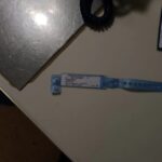 Alia Chergui Instagram - 7 Novembre 2023 7h, (Post 2) Alia pense que c'est le jour J, elle sent que le moment est venu ! On arrive aux urgences avant que les contractions s'intensifient (par précaution) et finalement on nous renvoie a la maison en nous informant que c'est un faux travail Vers 00h, les contractions continuent et sont de plus en plus proches et plus fortes, Alia n'en peut plus et on décide de retourner à l'hôpital car si c'est un faux travail, on pense que ce n'est pas normal que ça dure depuis plusieurs heures ... Arrivé à l'hôpital, les sages-femmes nous disent que le travail a commencé ! De 00h à 4h (Post 3), j'ai assisté et été témoin d'une Alia "vide" elle perdait connaissance et revenait a elle, franchement elle a été très forte, supporter les contractions de plus en plus fortes pendant 21 heures avant qu'on puisse lui donner la péridurale. Je la prenais de force à aller prendre une douche, à faire du ballon pendant des heures.... Les sages femmes lui on donné un gaz (je ne sais plus le nom) pour atténuer les douleurs des contractions, sauf qu'Alia, elle en abusait 😂😂😂 (post 4 elle est loiiiinnnnnn) D'ailleurs, petite anecdote, @aliachergui à changé de discours très rapidement 😂 quelques heures avant, elle qui disait "non moi je veux accoucher sans péridurale, faire les choses "naturellement", à peine arrivé aux urgences, la première chose qu'elle a criée c'est "PÉRIDURALE" 6h, enfin !!!! On lui met la péridurale... Elle va mieux et on s'endort tout les deux rapidement !!! 8 novembre 2023 Il est environ 8h, on était en train de dormir avec alia, j'ai le souvenir que la porte de la chambre s'ouvre et que l'une des sages femmes nous dit qu'il faut se lever, que le cœur du bébé est en train de ralentir !!!! MOI, (intérieurement) PANIQUÉ !!!! Mais je me dis que c'est dans ces moments là où il faut que je garde mon calme et que je dois être plus fort, je dois montrer à Alia que ça va bien se passer... L'accouchement commence, Alia en mode superwoman (moi je serais tombé dans les vap 4 fois) avec le sourire en plus, elle donne vie ! 8h37, notre amour est là, en bonne santé 🤍 ! (Post 6) ٱلْحَمْدُ لِلَّٰهِ