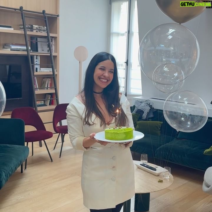 Alia Chergui - 33.7K Likes - HAPPY BIRTHDAY TO « NousĀ Ā» šš
On a eu tellement de surprises que jamais on aurait imaginĆ© une seconde quāon allait nous refaire un anniversaire surprise avec @ely_gypset š
Un grand Merci @lyndanh09 pour toutes ces surprises que tu nous as organisĆ©es, cāĆ©tait incroyable, on sāy attendait tellement pas š
Merci a vous les filles pour votre bonne humeur, vos cadeaux et surtout votre prĆ©sence š¤ @floracoquerel @emiliehigle @evacolas @malikamenard14 @vaimalama @latifa_lake @coralineball @histoiredekate Farida @alexandra_zimny
Je vous souhaite Ć tous dāavoir des amies extraordinaires comme les miens š¤
@tableauxparis @impressiongourmande @maisonfleursfabre @hoteldepourtales
#birthdaygirl
