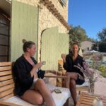 Alia Chergui Instagram – Baby Shower Suprise 🎉🎉🤰🏻

Les filles m’ont organisée ma baby shower chez @masdekyoto à Nîmes, je pensais y’allait pour le travail, j’étais tellement loin de me douter de tout ce qu’elles m’ont organisées ! 
Merci les filles pour votre présence, votre bienveillance, votre amours et pour tous les cadeaux que j’ai reçu pour l’être le plus important de ma vie, je pensais ne pas avoir le temps d’en organiser une, en tout cas je suis bien contente car c’est des moments graver à jamais ds mon cœur 🤍