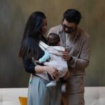 Alia Chergui Instagram - Une belle balade en famille avec le porte bébé @najell_official Il est confortable et fait avec de super matériaux on l’utilise autant à la maison qu’en sortie 🤍 On l’aime trop avec @alisunaoff Collaboration commerciale