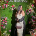 Alia Chergui Instagram - Projection en avant première de la série @bridgertonnetflix avec les copines chez @maisonladuree #bridgerton