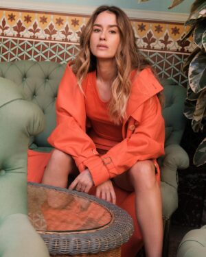 Alice David Instagram - woman spreading 

📸 @natacha.mojaisky