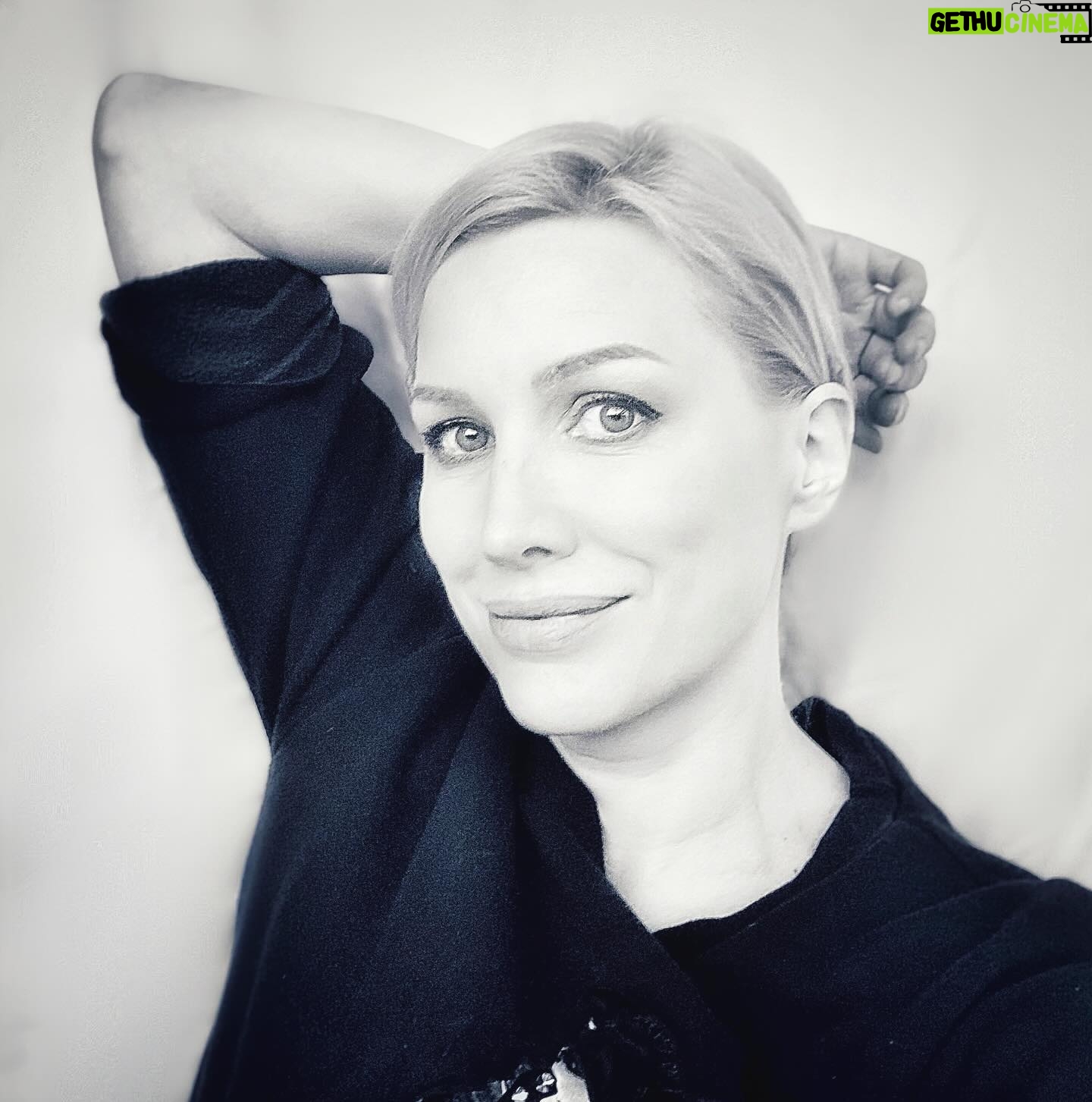 Alice Evans - 2.2K Likes - I know, I know. Lotta shares in short time. Feel free to eye-roll. Eye would! 🤭
#blackandwhite