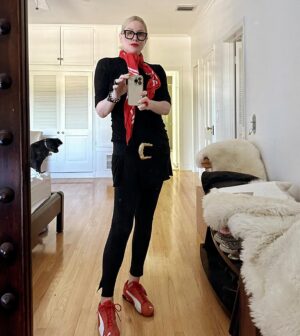 Alice Evans Instagram - I’ll NEVER get the hang of mirror selfies. But I think that’s ok. My favorite is the one at the end. ❤️❤️❤️❤️❤️❤️❤️❤️❤️❤️

PS: Before anybody asks…. Yes my feet are on the large side. US size 11! 😳😂