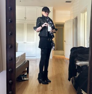 Alice Evans Instagram - Shameless mirror selfies cos the paparazzi keep catching me unawares and when I’m not mewing. And I’m not having it! 

(Kidding. One should ALWAYS mew and never wear one’s sleeping tee shirt over leggings on the school run. Right? A little decorum, please. 😂)

PS. Crap. The second pic is giving me loony vibes..