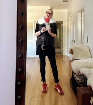 Alice Evans Instagram - I’ll NEVER get the hang of mirror selfies. But I think that’s ok. My favorite is the one at the end. ❤️❤️❤️❤️❤️❤️❤️❤️❤️❤️

PS: Before anybody asks…. Yes my feet are on the large side. US size 11! 😳😂