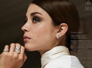 Alice Isaaz Instagram - Dans le Air France madame.
@chaumetofficial 
@airfrancemagazine