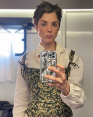 Alice Isaaz Instagram - Not a wig 🎬