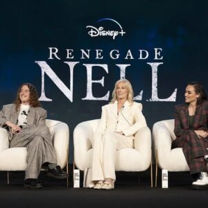 Alice Kremelberg Instagram - just the start ♥️ love these two so much ♥️
(Lots of joy making the journalists laugh after we were told they’re not really meant to) 
@louisadodgeharland @joelyrichardsonsinsta 
.
.
MUA @robrumseymua 
HAIR @christianmarc 
@disneyplus #renegadenell @lookoutpointtv @bbcstudios #tca
