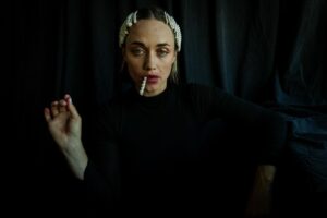 Alice Kremelberg Instagram - Channeling grey gardens with the absolute gem 📸 @jenfairchild_com