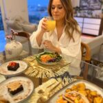 Alice Alves Instagram - Definição de Luxo: Comer @allways.toeathealthy em casa ✌️😋