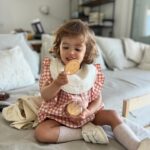 Alice Alves Instagram - O dia da Benedita e de todas as crianças do mundo 🌍 É um dia sensível por todas as razões e mais algumas. Olhamos para o mundo e assusta! Cabe-nos a todos tornar tudo melhor, por nós mas acima de tudo, por elas 🌼