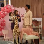 Alice Alves Instagram - Alice Alves e a filha Benedita estiveram ‘Em Família’ 💗 A apresentadora falou sobre os desafios de ser mãe! Alice e a filha Benedita que tem apenas um ano, amanhã irão celebrar o dia da mãe, juntas! 🫧 A decoração mais gira da @nuvemdepanobabyandkids e @amorcompormenor 💕