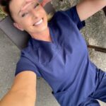 Alice Bendová Instagram - Pauza na natáčení krásnýho seriálu, kde se mě jen tak nezbavíte😂. Mimochodem, v jakém seríálu hraju, tipnete si? Už za chvíli se to dozvíte. . . #shooting #lovemyjob #job #work #tv #serial #instagood #instamood