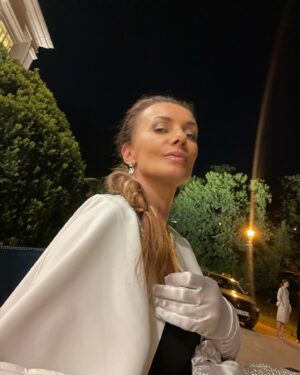 Alice Bendová Instagram - Včerejší noční natáčení. . . No co Vám budu říkat, byla jsem za dámičku a za mršku.

@jednarodinaserial 
@tvnovaofficial 
@zooz_ie ( kostýmy )

#serial #tv #tvnova #kamera #prace 
#lovemyjob #myjob #television #jednarodinaserial