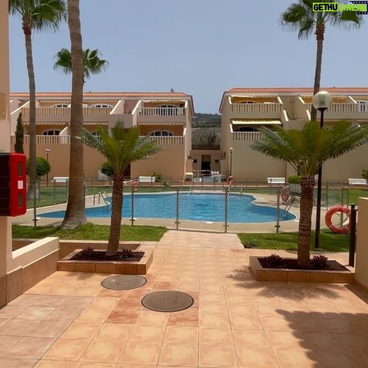 Alice Bendová Instagram - 🌴🌴🌴Naši milí hosté, u nás v apartmánech v Los Gigantes na Tenerife zbývá posledních pár volných termínů na jaro a 1 týden o prázdninách, takže pište na : veselaalice@seznam.cz 🌴🌴🌴 Ceny startují na 99€ na noc/apartmán 🐠🐠🐠Těšíme se na Vás🐠🐠🐠 #rent #apartmentforrent #tenerife #travel #holiday #propertiesforrent #instarent #instatravel #instamood #instagram