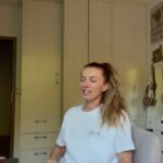 Alice Bendová Instagram - DOMÁCÍ ÚKOL 🤣 Milé děti, poproste svoji maminku, aby Vám pomohla s úkolem🤣🤣🤣 @a_bendovaaa #pomoc #úkol #škola #srandamusibyt