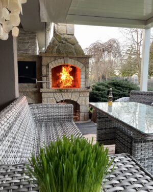 Alice Bendová Instagram - A my jsme připraveni zahájit grilovací sezónu🙏.
@woodplasticcz @maron.cz @hrdina.tom @ratanovysvet.cz 

#sezona #jaro #grill #family #easter