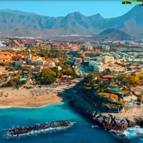 Alice Bendová Instagram - 🐠🐠🐠POSLEDNÍ VOLNÉ TERMÍNY V TOMTO NAŠEM APARTMÁNU U PLÁŽE NA TENERIFE V LOS GIGANTES ( nejteplejší místo ostrova )🐠🐠🐠 Apartmán pro 4 osoby má 1 ložnici, velkou terasu s výhledem na oceán, bazén, zahradu a uzamykatelnou garáž přímo v komplexu 🌴🌴🌴Ceny startují na 99€ za noc/apartmán🌴🌴🌴 🌴🌴🌴TERMÍNY : 19.3.-27.3., 8.4.-14.4., 27.5.-4.6., 23.7.-1.8., jinak je obsazeno až do konce září. 🌴🌴🌴 REZERVACE A INFO : veselaalice@seznam.cz Za nádherné zpracování videa děkuji @real.estatevideography.cz #rent #apartmentforrent #tenerife #losgigantes #travel #relax #holiday