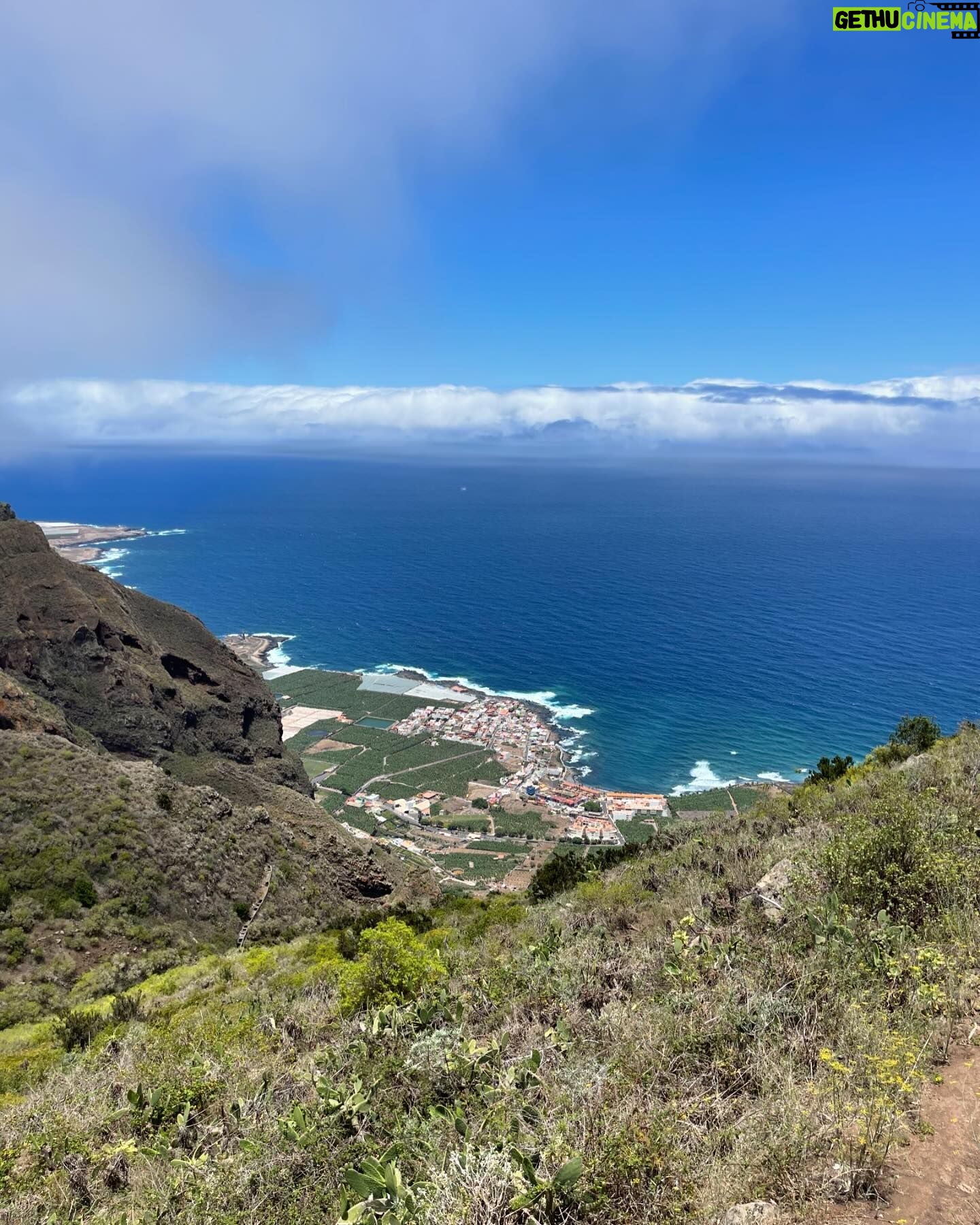 Alice Bendová Instagram - 🌴🌴🌴Naši milí hosté, u nás v apartmánech v Los Gigantes na Tenerife zbývá posledních pár volných termínů na jaro a 1 týden o prázdninách, takže pište na : veselaalice@seznam.cz 🌴🌴🌴 Ceny startují na 99€ na noc/apartmán 🐠🐠🐠Těšíme se na Vás🐠🐠🐠 #rent #apartmentforrent #tenerife #travel #holiday #propertiesforrent #instarent #instatravel #instamood #instagram