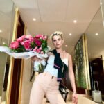 Alice Eve Instagram – au revoir 💐