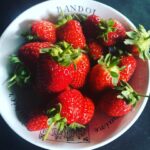 Alice Waters Instagram – I know it seems unlikely to have tasty strawberries at this time of year but I have learned over the years it can happen in Southern California .Yesterday on my way home from LA,  I went to FAIRVIEW GARDENS FARM  near UCSB in Goleta . I haven’t been to their farm stand in such a long time.So happy it exists  and is thriving .And I  hear my dear friends at the Chinos farm near  Rancho Santa Fe are busier than they have ever been!