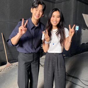 Alicia Hannah Instagram - finally realized my dream of marrying a kdrama star… @sebastianroche is on QUEEN OF TEARS 눈물의 여왕 starting tonight on @netflix ❤️ thank you to our incredible friends at @studiodragon.official Showrunners @netflixkr and the wonderful cast, crew and directors!! 

‘눈물의 여왕’ 스태프분들, 멋진 배우분들, 훌륭한감독님들 진심으로 감사합니다!! 여러분 덕분에 정말 즐거운 시간을 보냈어용!! 우리 김세찬 데뷔 축하해 😉 

#눈물의여왕 #queenoftears