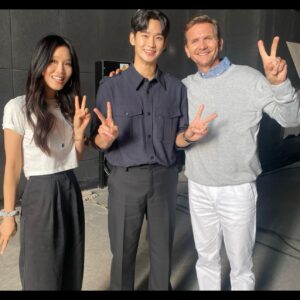Alicia Hannah Instagram - finally realized my dream of marrying a kdrama star… @sebastianroche is on QUEEN OF TEARS 눈물의 여왕 starting tonight on @netflix ❤️ thank you to our incredible friends at @studiodragon.official Showrunners @netflixkr and the wonderful cast, crew and directors!! 

‘눈물의 여왕’ 스태프분들, 멋진 배우분들, 훌륭한감독님들 진심으로 감사합니다!! 여러분 덕분에 정말 즐거운 시간을 보냈어용!! 우리 김세찬 데뷔 축하해 😉 

#눈물의여왕 #queenoftears