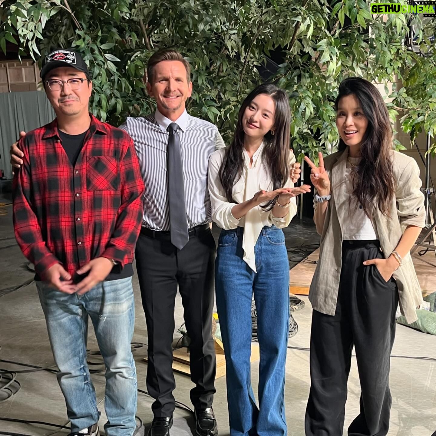 Alicia Hannah - 53.8K Likes - finally realized my dream of marrying a kdrama star… @sebastianroche is on QUEEN OF TEARS 눈물의 여왕 starting tonight on @netflix ❤️ thank you to our incredible friends at @studiodragon.official Showrunners @netflixkr and the wonderful cast, crew and directors!!
‘눈물의 여왕’ 스태프분들, 멋진 배우분들, 훌륭한감독님들 진심으로 감사합니다!! 여러분 덕분에 정말 즐거운 시간을 보냈어용!! 우리 김세찬 데뷔 축하해 😉
#눈물의여왕 #queenoftears