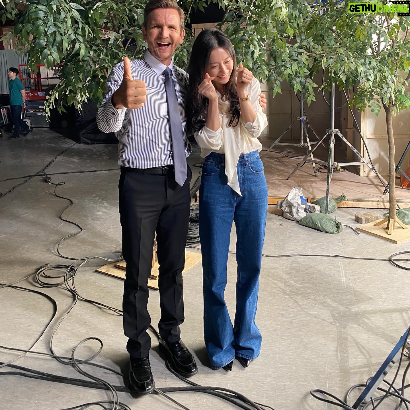 Alicia Hannah - 53.8K Likes - finally realized my dream of marrying a kdrama star… @sebastianroche is on QUEEN OF TEARS 눈물의 여왕 starting tonight on @netflix ❤️ thank you to our incredible friends at @studiodragon.official Showrunners @netflixkr and the wonderful cast, crew and directors!!
‘눈물의 여왕’ 스태프분들, 멋진 배우분들, 훌륭한감독님들 진심으로 감사합니다!! 여러분 덕분에 정말 즐거운 시간을 보냈어용!! 우리 김세찬 데뷔 축하해 😉
#눈물의여왕 #queenoftears