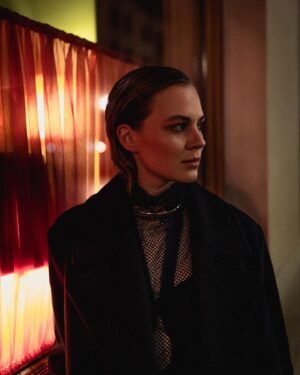 Alicia von Rittberg Instagram - Good to Berlinale 🖤

Thank you @tryselfizzel for the best OFF
Thank you @cartier & @studiobabelsberg 

Fotos🤍
@johannaberghorn 

Hair und make up 🤍
@philippverheyen 
@ivana_makeupartist 
@fritzenwanker 
@haneenajub 

Styling 🤍
@luijvpi 

Hotel
@chateauroyalberlin