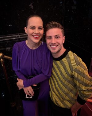 Alicia von Rittberg Instagram - 🥂 auf alle @firststepsaward Gewinner und Nominierten! In Style mit 🐝 @jannik.schuemann 🙌🏻:
💄: @philippverheyen 👗: @ttzimmermann @mytheresa.com @lilianvontrapp @rotatebirgerchristensen @rogervivier 📷: @peterschulzefilm