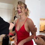 Alicia Agneson Instagram - Roses are red, violets are blue. I can’t come up with a caption so here’s just two pictures for you 🎥